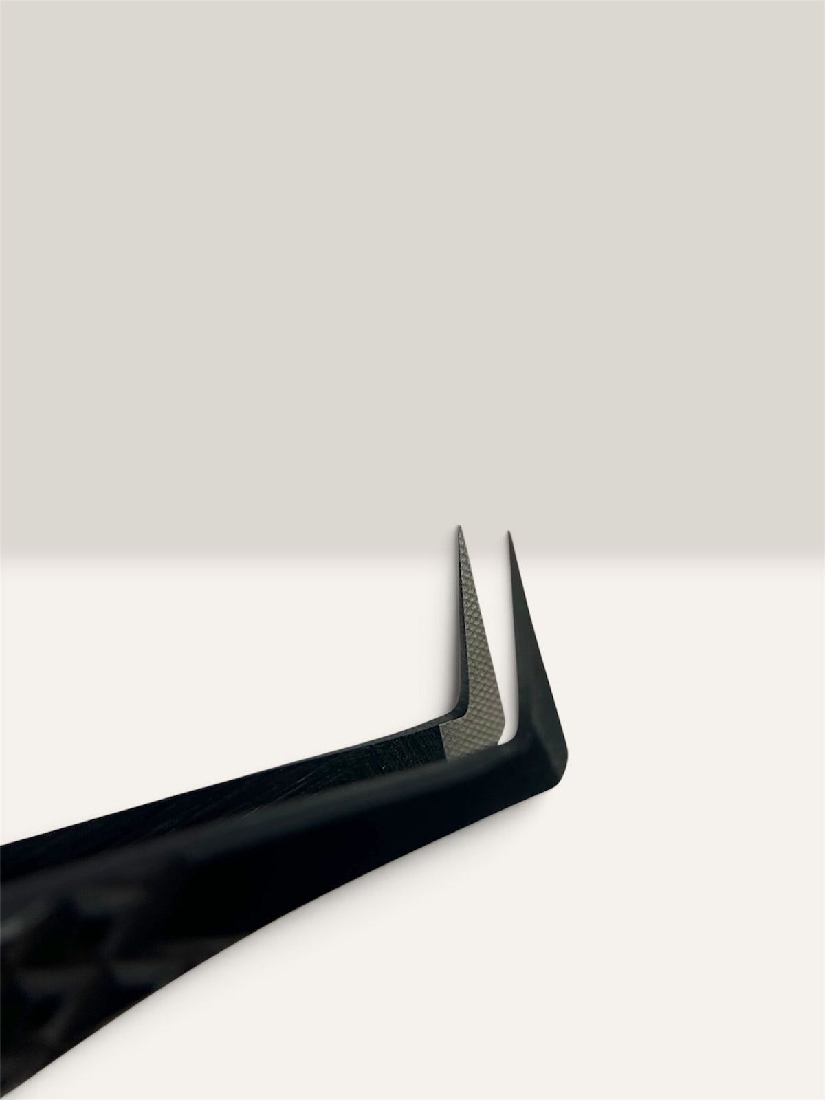 Iconic Grip Tweezer