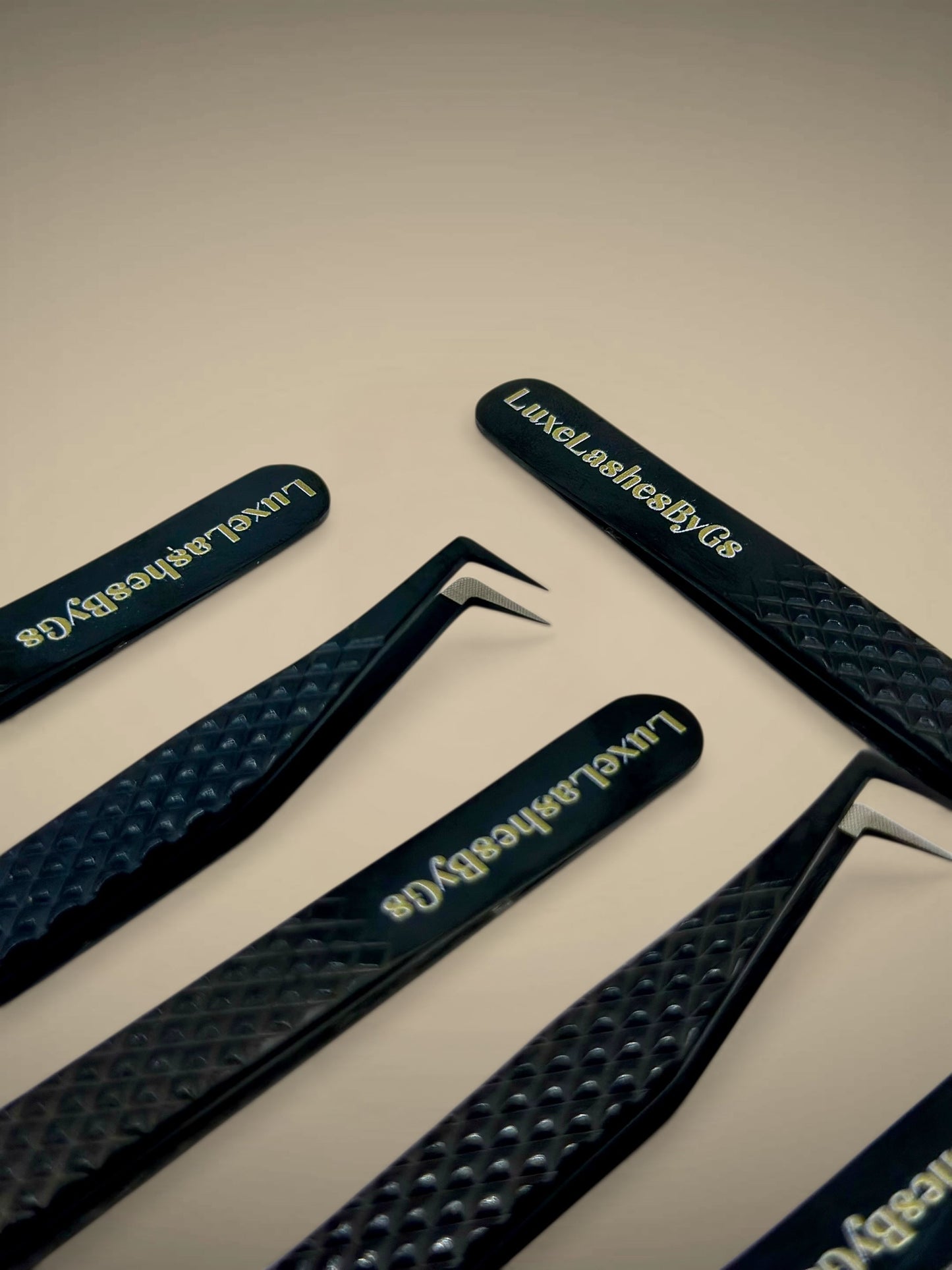 Iconic Grip Tweezer