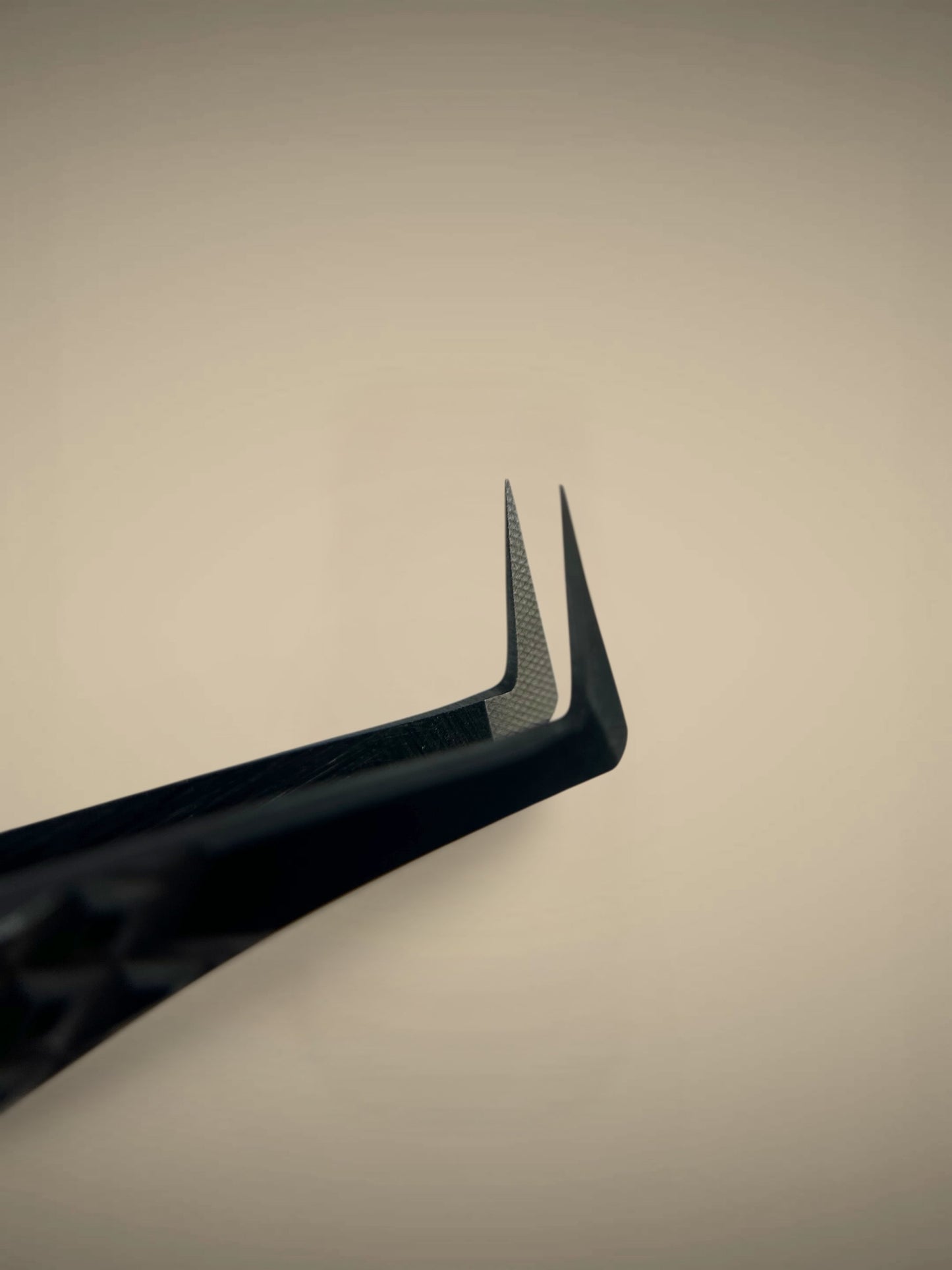 Iconic Grip Tweezer