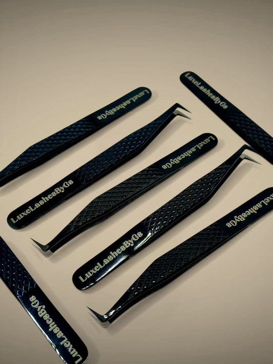 Iconic Grip Tweezer