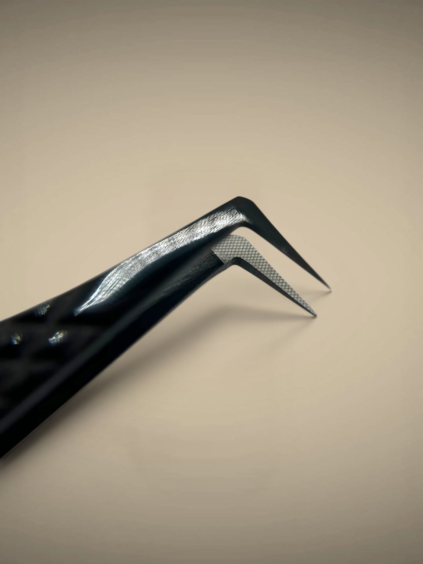 Iconic Grip Tweezer